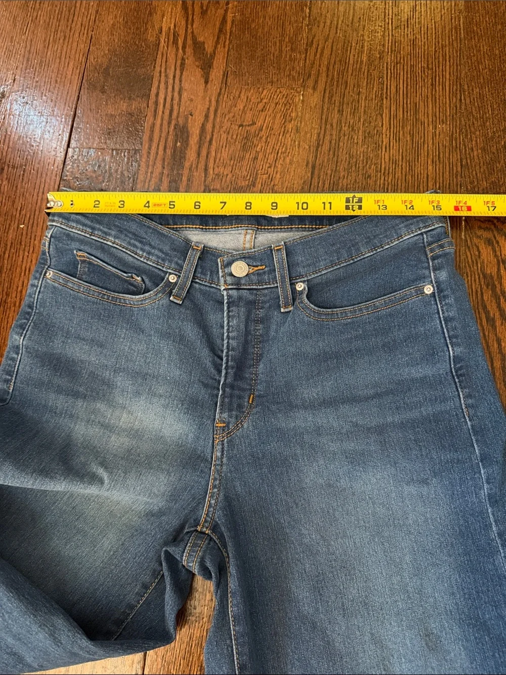 Levi’s 318 shaping Wide Leg Women’s Jeans in Medium Blue size 29